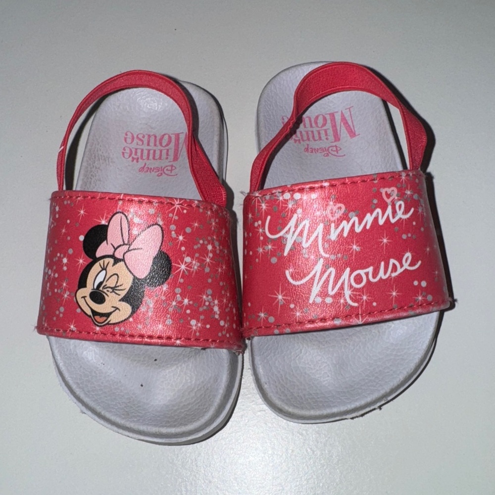 5/6 Minnie, mouse, pink sandals with a back strap, summer or spring
